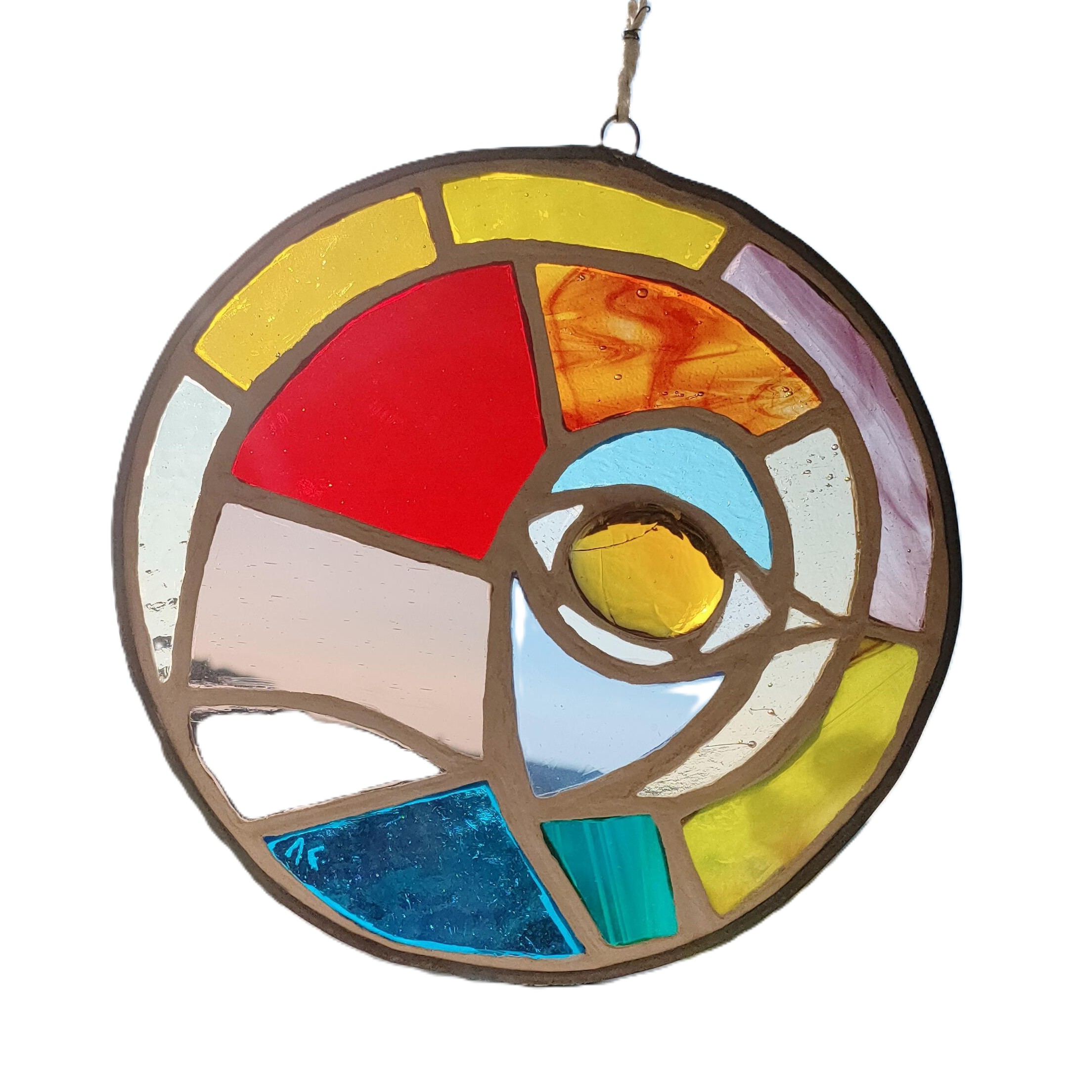 Vitrail de petite taille en forme de feu et de tons rouges